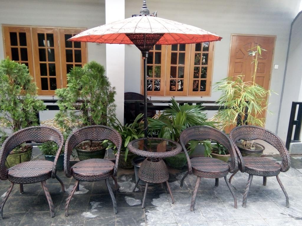Inlay Palace Hotel Nyaung Shwe Exterior photo