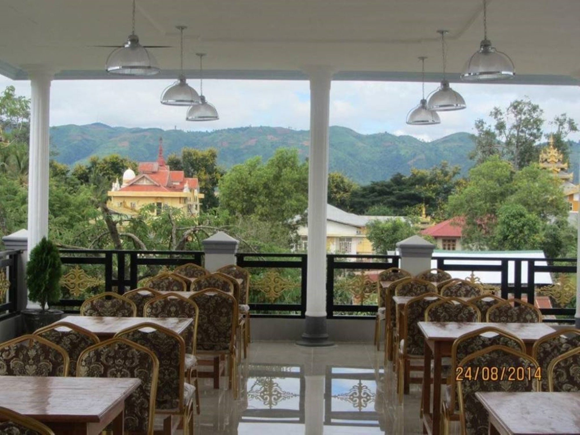 Inlay Palace Hotel Nyaung Shwe Exterior photo