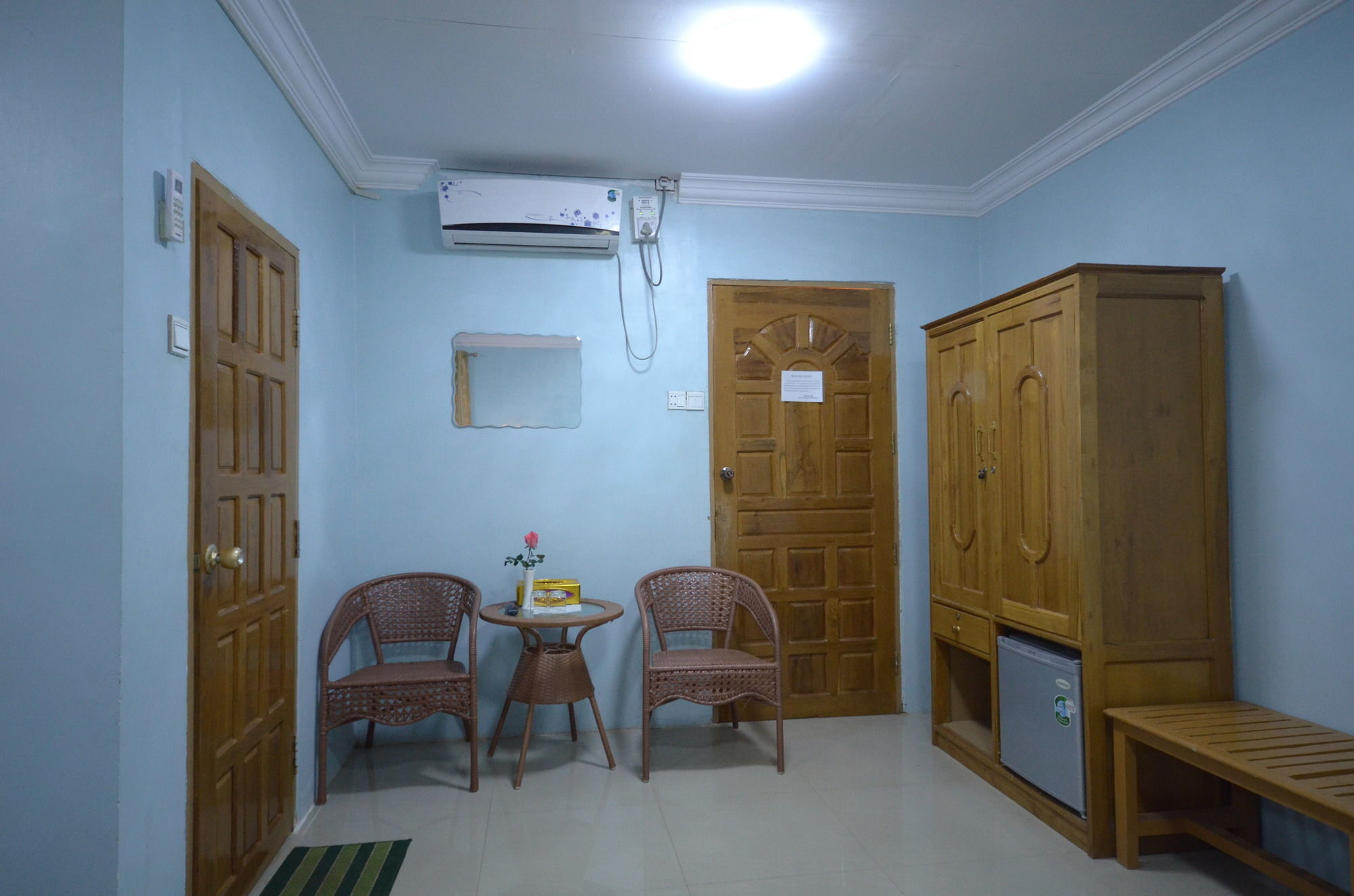 Inlay Palace Hotel Nyaung Shwe Exterior photo